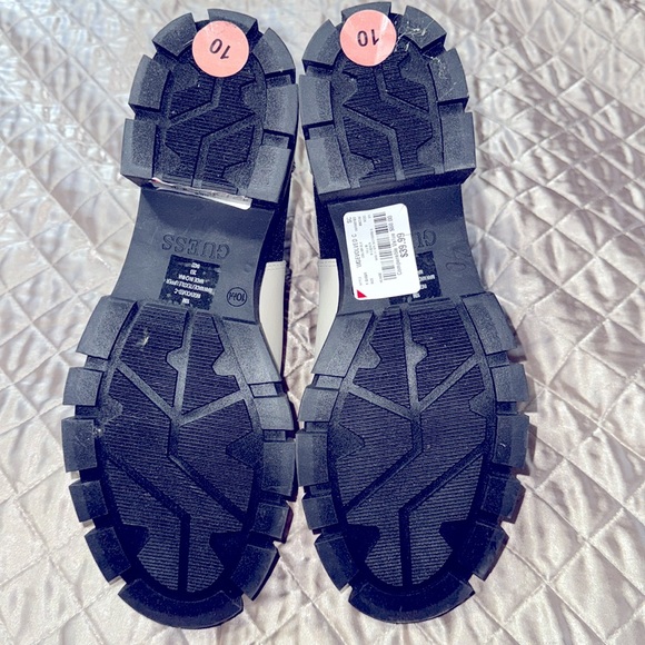 GUESS Lug Sole Chelsea Boots - Picture 9 of 10